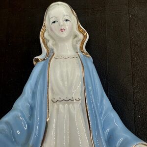 Vintage Ceramic Ave Maria Musical Figurine